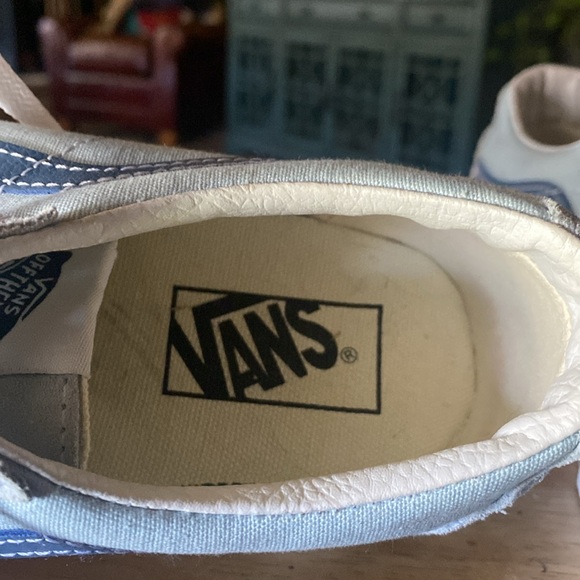 Vans unisex sneaker. Size 8.5 in women’s and 7 in men’s - Picture 4 of 7